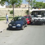 Le auto in sosta non sono ostacoli.